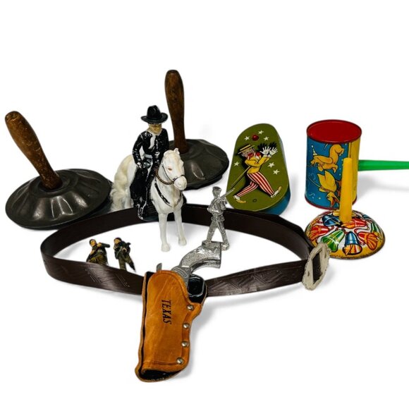 🎄3/$20‼️Vintage TOYsHopalong Cassidy & Horse Topper w/ reins hat Noise makers - Picture 4 of 17